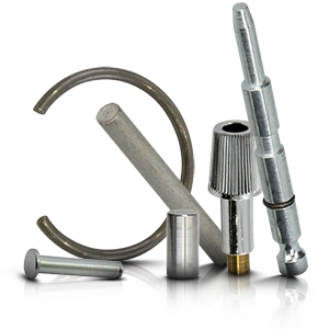 Verschiedene Metallstifte und Sicherungsringe für Motorräder in unterschiedlichen Formen und Größen.